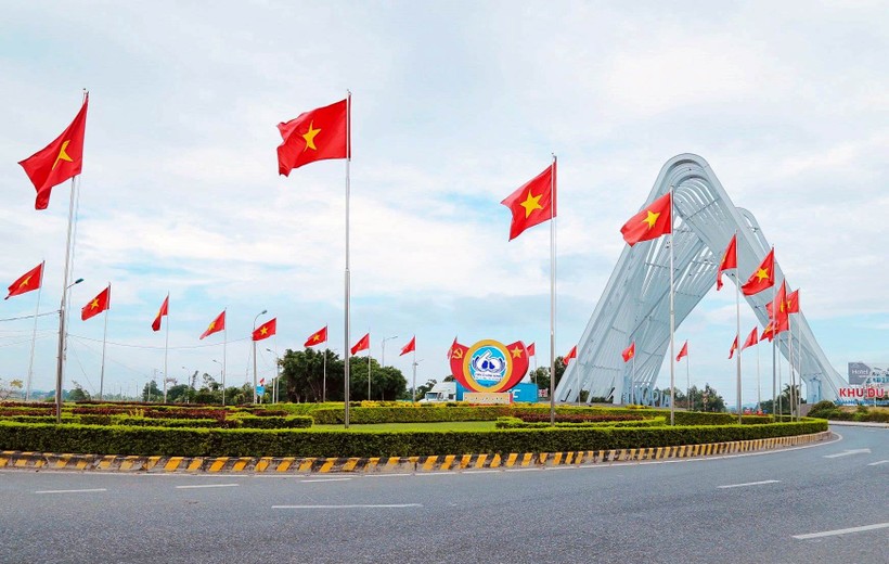 Cổng chào Quảng Ninh nằm ở thị xã Đông Triều, giáp ranh với TP Chí Linh, Hải Dương.