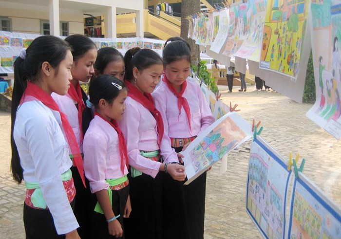 Học sinh dân tộc Mường tỉnh Hòa Bình