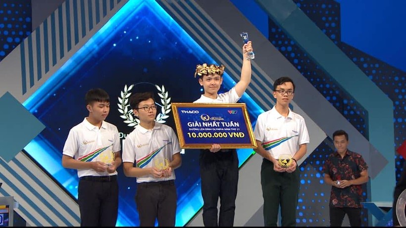 Nguyễn Minh Đức đến từ Ninh Bình giành vòng nguyệt quế cuộc thi tuần Olympia.