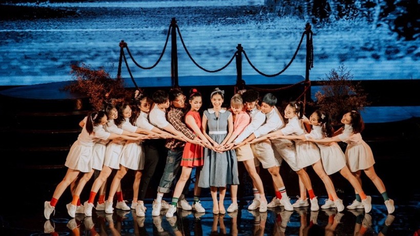 Chương trình Nhạc kịch hướng nghiệp diễn ra tại Nhà hát Tuổi trẻ Việt Nam thu hút đông đảo bạn trẻ.