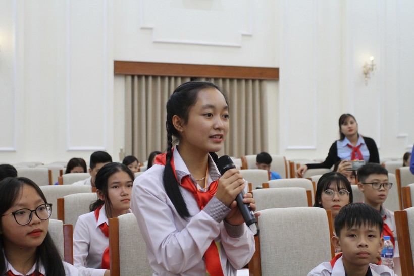 Hà Phương Thảo – đại biểu đến từ Thái Bình bày tỏ ý kiến tại buổi gặp mặt.