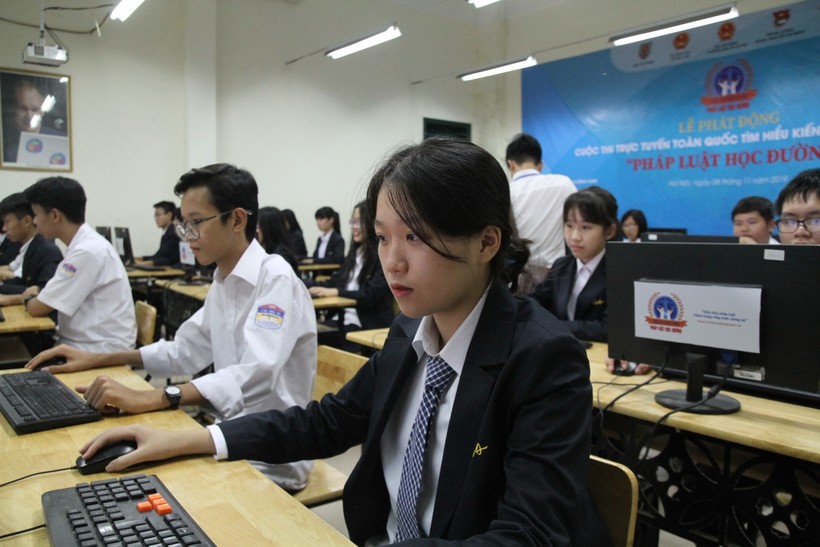 Học sinh trường THPT Chu Văn An (Hà Nội) tham dự cuộc thi