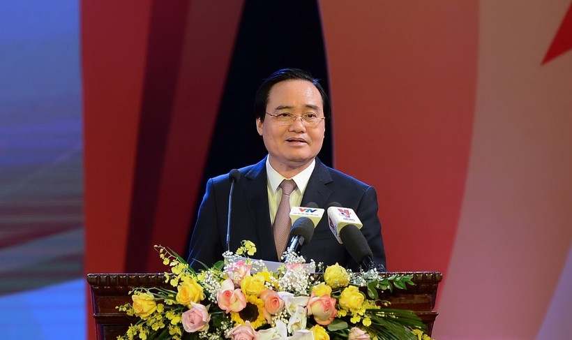Bộ trưởng Phùng Xuân Nhạ phát biểu tại lễ tuyên dương học sinh đoạt giải Olympic quốc tế năm 2020.