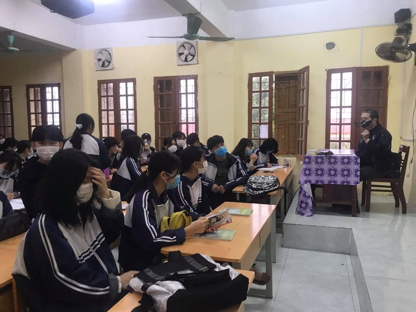 Học sinh Trường THPT Phù Cừ (Hưng Yên) trở lại trường học