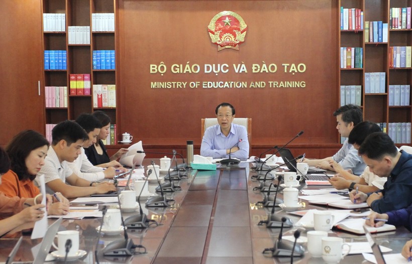 Thứ trưởng Phạm Ngọc Thưởng chủ trì cuộc họp.