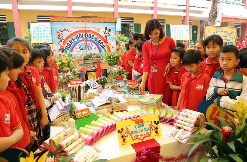 Ngày hội đọc sách của cô trò Trường Tiểu học Kim Đồng (Thanh Sơn, Phú Thọ).