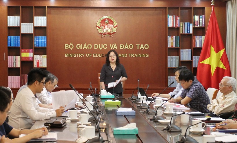Thứ trưởng Bộ GD&ĐT Ngô Thị Minh chủ trì cuộc họp.