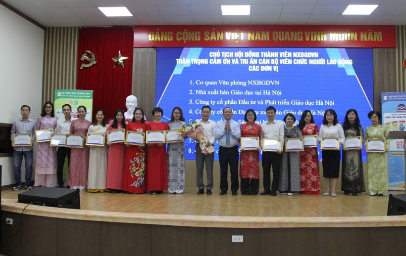 Lãnh đạo Nhà xuất bản Giáo dục Việt Nam tri ân người lao động 