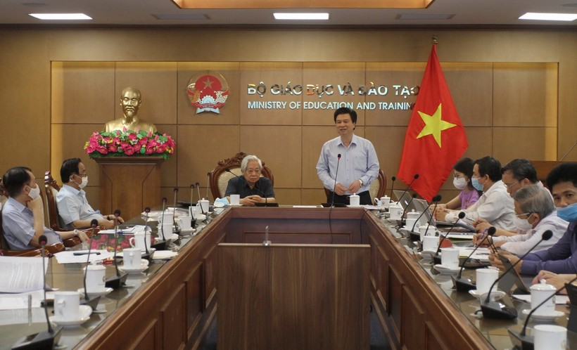 Thứ trưởng Nguyễn Hữu Độ chủ trì phiên họp lấy ý kiến tư vấn, góp ý cho Đề án xây dựng xã hội học tập giai đoạn 2021-2030 .