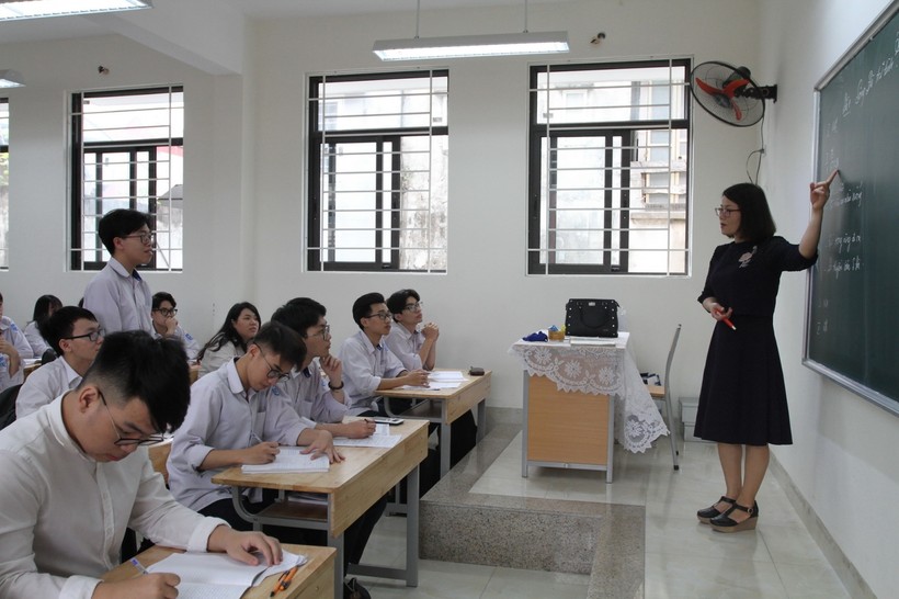 Học sinh Trường THPT Trương Định (Hà Nội) ôn thi tốt nghiệp THPT trong thời điểm tháng 4/2021