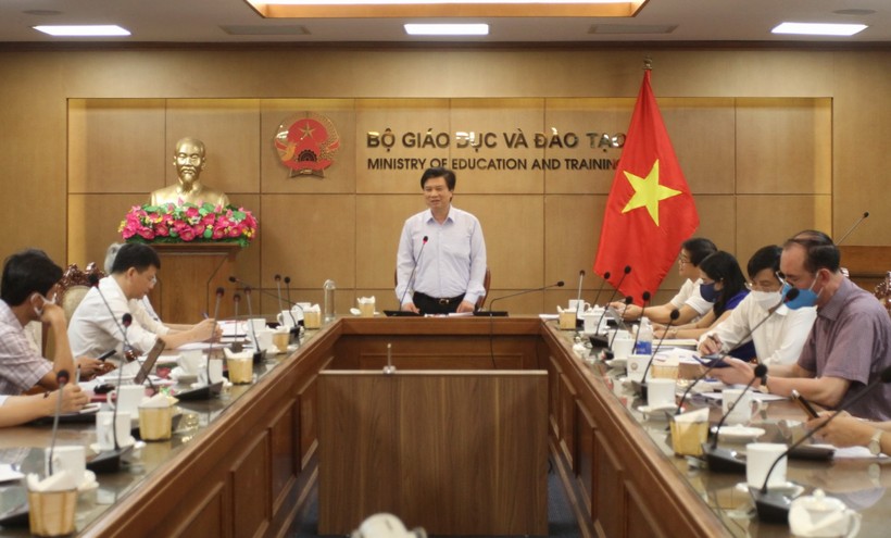 Thứ trưởng Nguyễn Hữu Độ chủ trì cuộc họp.
