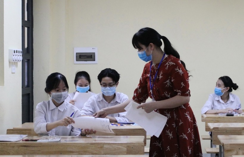 Các thí sinh dự thi vào lớp 10 tại Hà Nội.