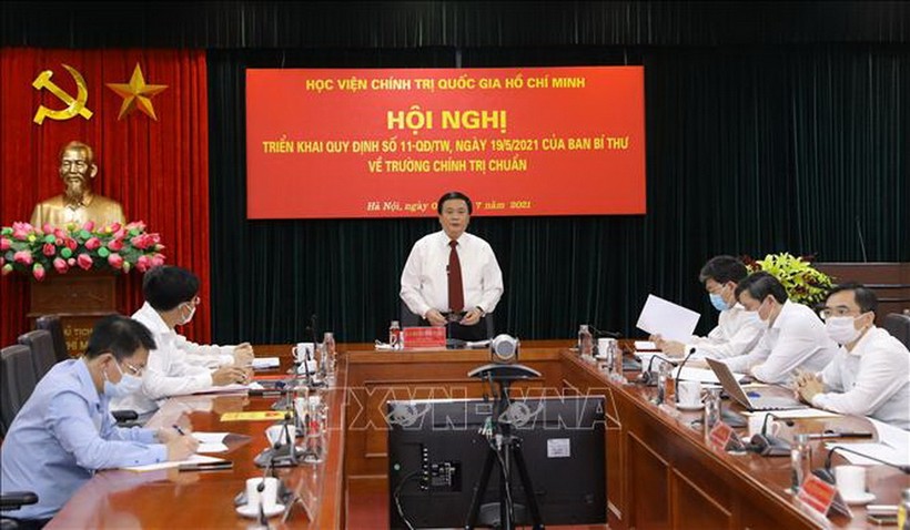 GS.TS Nguyễn Xuân Thắng phát biểu tại Hội nghị