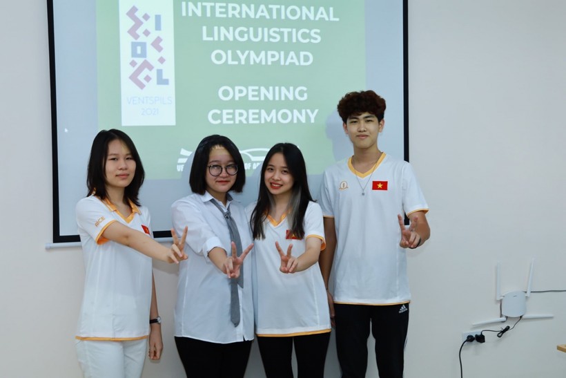 Các thí sinh dự thi Olympic Ngôn ngữ học quốc tế