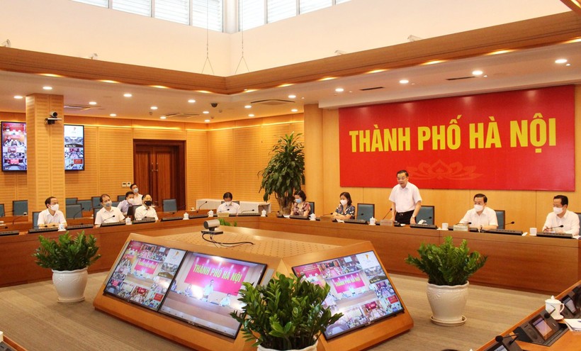 Chủ tịch UBND thành phố Hà Nội Chu Ngọc Anh phát biểu tại điểm cầu thành phố Hà Nội.