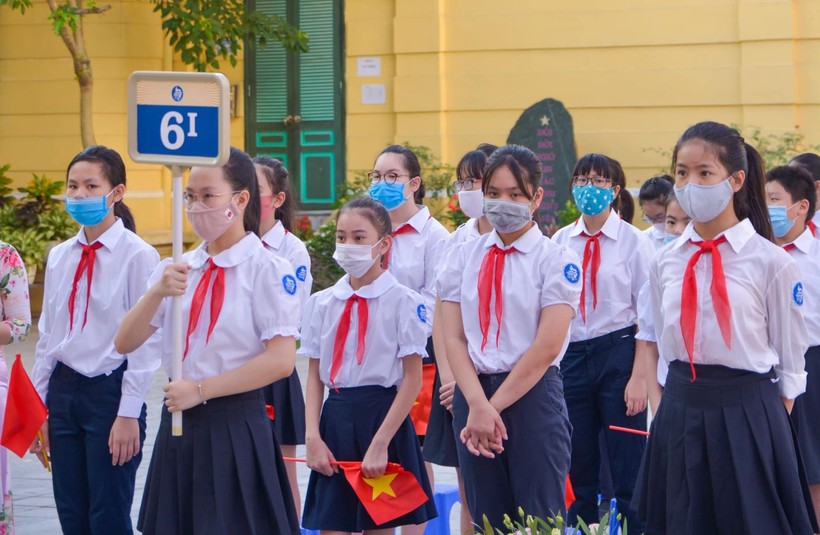 Học sinh Trường THCS Trưng Vương (quận Hoàn Kiếm) trong lễ khai giảng năm học 2020-2021