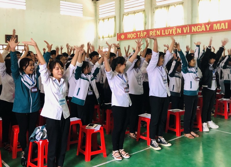 Học sinh Trường THPT Yên Khánh A trong giờ sinh hoạt ngoại khóa.