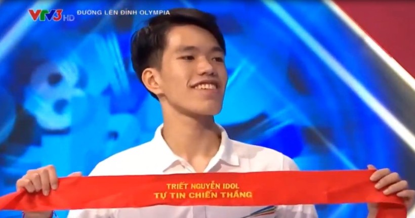 Nguyễn Minh Triết - học sinh Trường THPT chuyên Võ Nguyên Giáp giành vòng nguyệt quế Olympia.