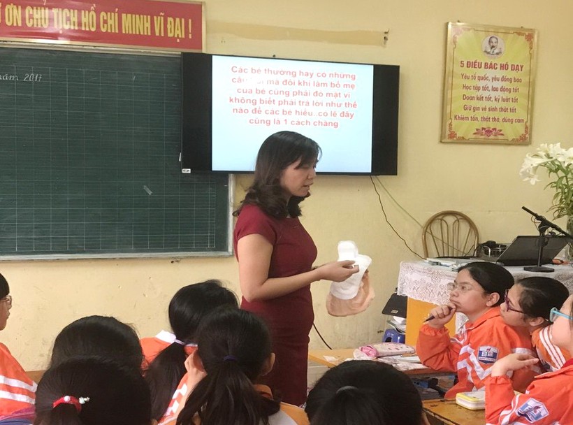 Cô giáo Nguyễn Trà My trong giờ dạy