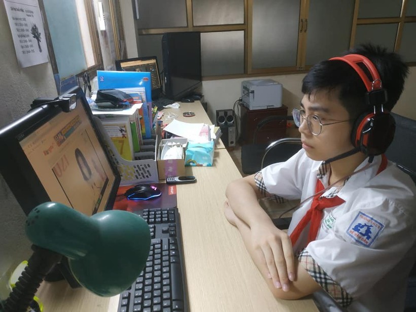 Học sinh Trường THCS Bế Văn Đàn (Đống Đa, Hà Nội) học trực tuyến