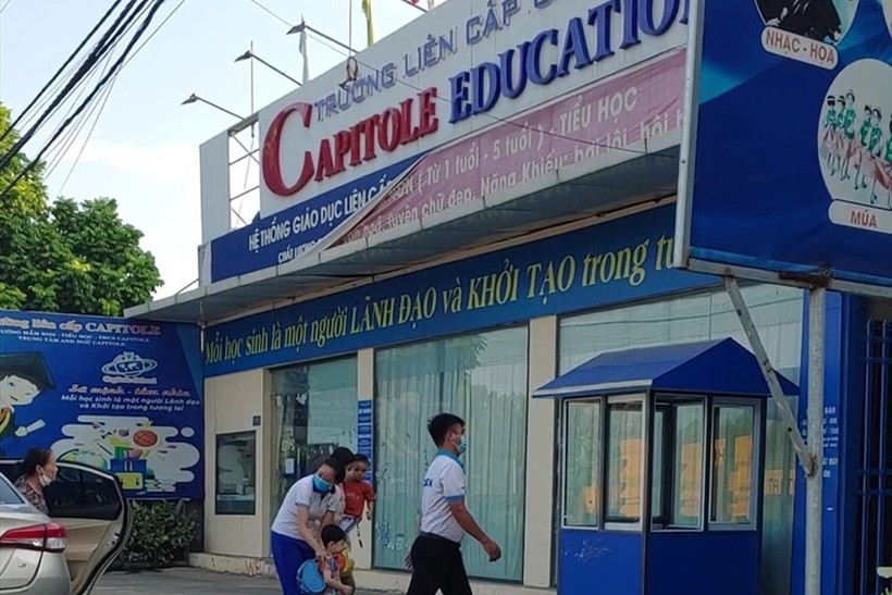 Trường liên cấp Capitole "lén" đón học sinh đến trường. 