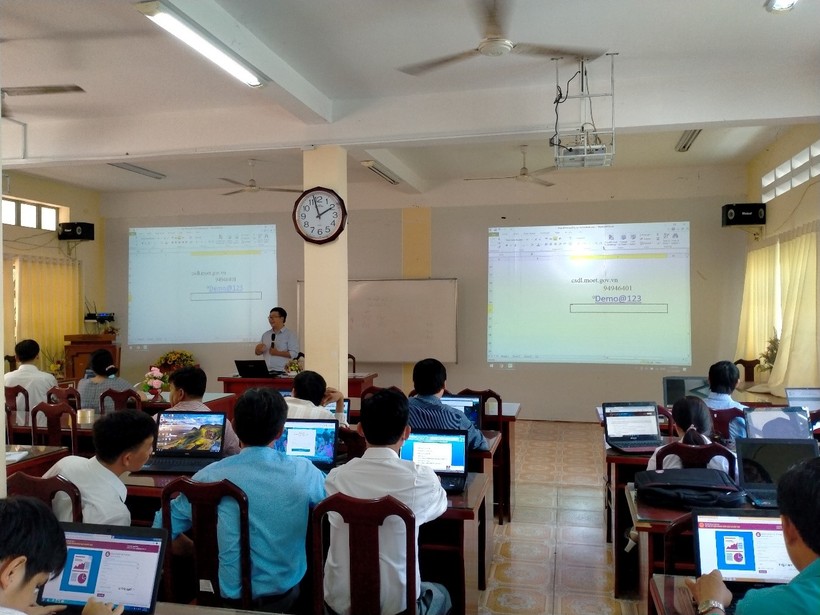 Tập huấn TEMIS tại Trường THPT chuyên Nguyễn Thị Minh Khai (Sóc Trăng)