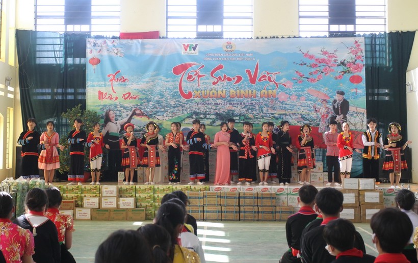 Công đoàn Giáo dục Việt Nam tổ chức "Tết sum vầy- Xuân bình an" năm 2022.