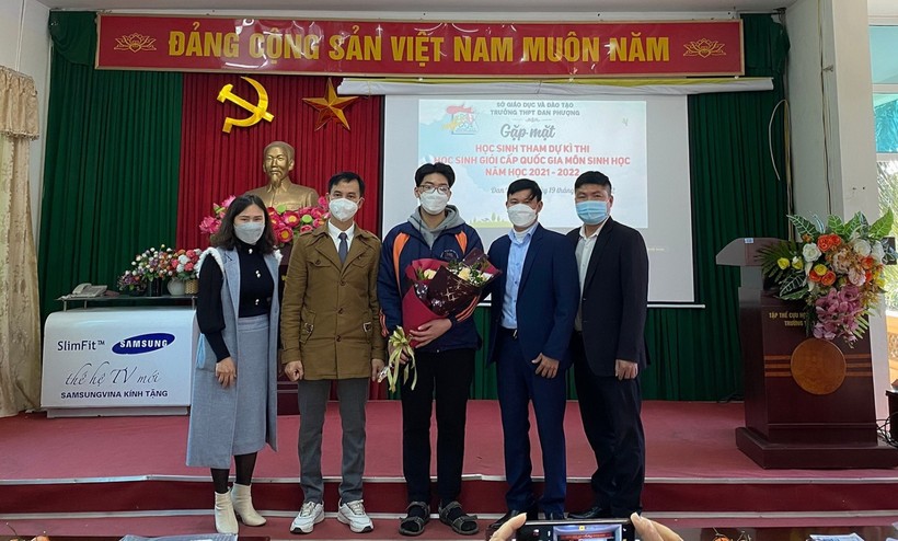 Trường THPT Đan Phượng chúc mừng em Nguyễn Đăng Ngọc Bảo- học sinh lớp 12A1 lọt vào đội tuyển học sinh giỏi thành phố môn Sinh học