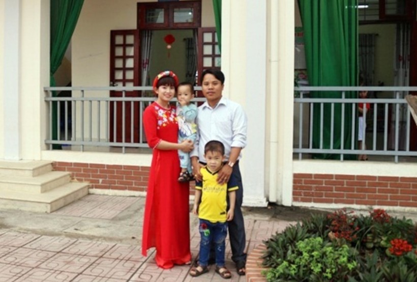 Vợ chồng cô Đỗ Thị Thơm trong dịp hiếm hoi anh về ăn Tết tại nhà
