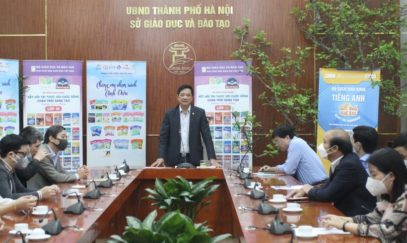Ông Phạm Xuân Tiến chủ trì hội thảo tại điểm cầu Sở GD&ĐT Hà Nội.