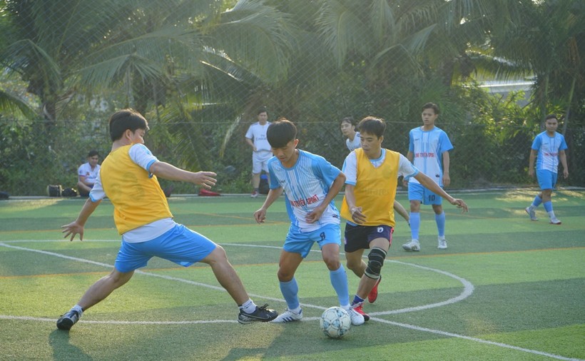 Bóng đá là môn thể thao được đông đảo các bạn sinh viên yêu thích