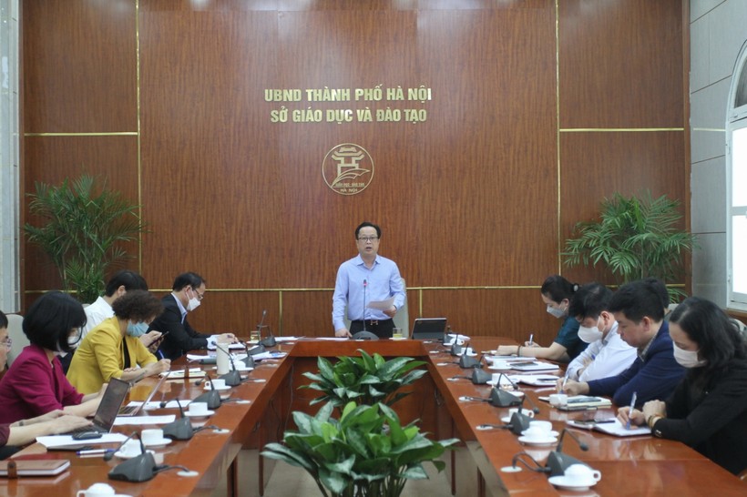 Giám đốc Sở GD&ĐT Hà Nội Trần Thế Cương chủ trì cuộc họp