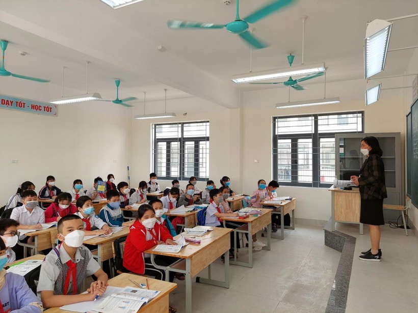 Học sinh Trường THCS Vĩnh Quỳnh trong giờ học