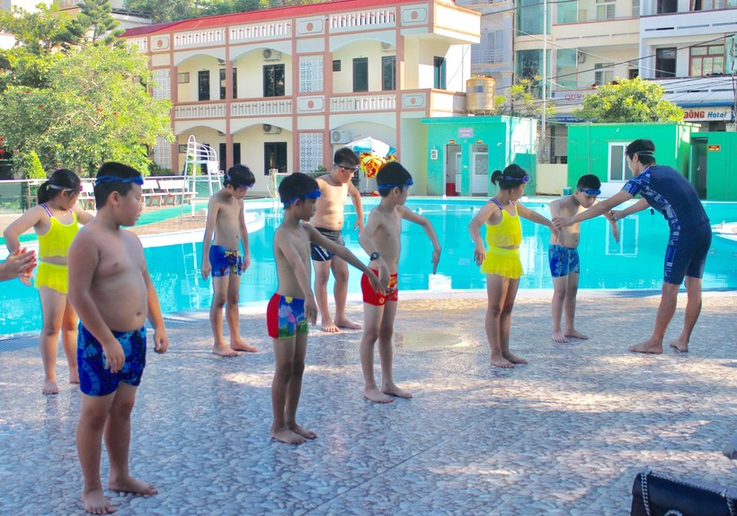 Các đơn vị cần tiếp tục đẩy mạnh phong trào dạy bơi an toàn cho học sinh trong trường học