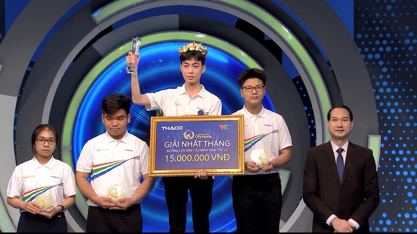 Trần Lê Bảo Lâm  đến từ Trường THPT chuyên Võ Nguyên Giáp, Quảng Bình đã xuất sắc chiến thắng trong cuộc thi tháng Olympia