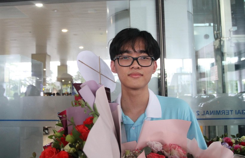 Nguyễn Phúc Lâm được chào đón khi đoạt huy chương Vàng Olympic Sinh học quốc tế