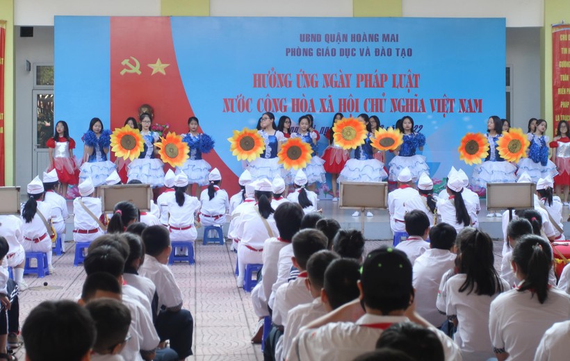 Chương trình Hưởng ứng ngày Pháp luật nước Cộng hòa xã hội Chủ nghĩa Việt Nam của Phòng GD&DDT quận Hoàng Mai