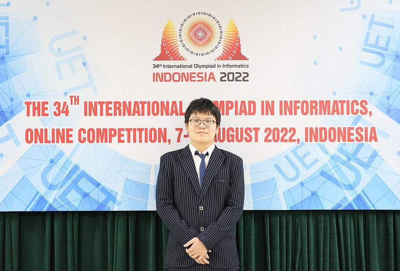 Dương Minh Khôi tại lễ trao giải IOI 2022