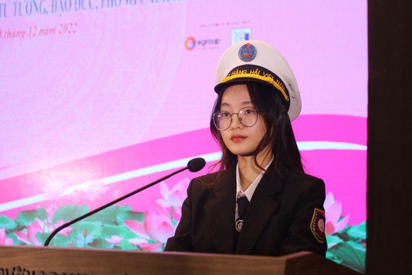 Trần Đỗ Hà Vi chia sẻ cảm xúc tại lễ tổng kết, trao giải “Cuộc thi Tuổi trẻ học tập và làm theo tư tưởng, đạo đức, phong cách Hồ Chí Minh” năm 2022