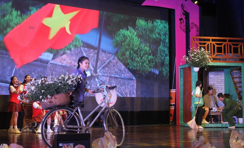 Tiết mục dự thi của đoàn học sinh Hà Nội tại Hội thi Giai điệu tuổi hồng toàn quốc năm 2022.