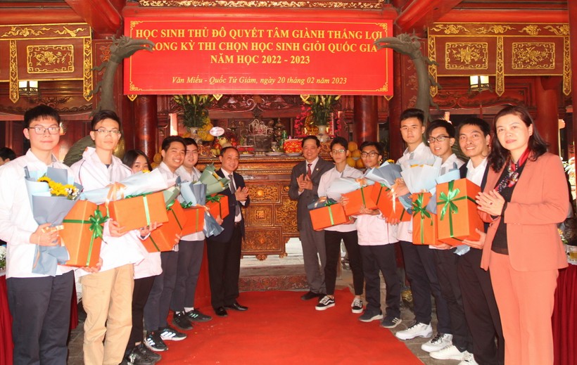 Sở GD&ĐT Hà Nội gặp mặt đội tuyển học sinh giỏi Hà Nội trước khi tham dự kỳ thi học sinh giỏi quốc gia.