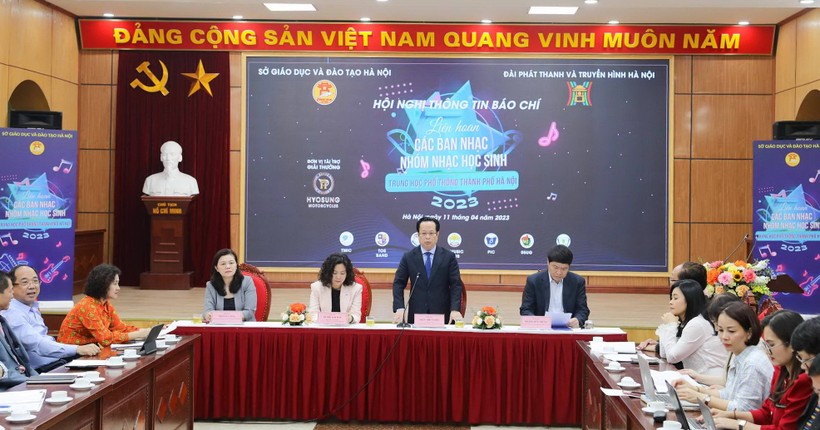 Ông Trần Thế Cương - Thành ủy viên, Giám đốc Sở GD&ĐT Hà Nội phát biểu tại họp báo.