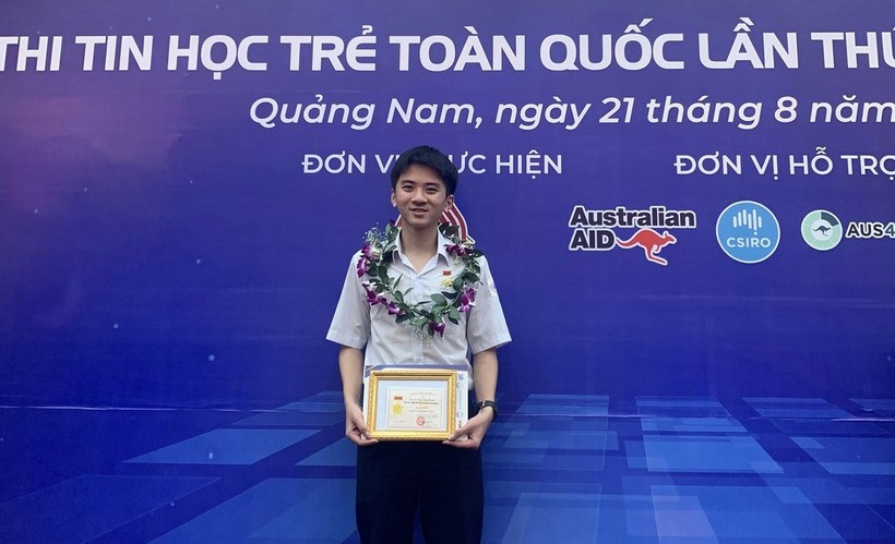 Trần Vinh Khánh đạt nhiều giải thưởng Tin học cấp quốc gia.