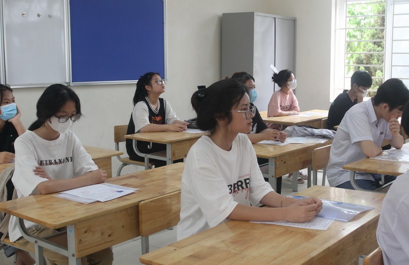 Thí sinh dự thi vào lớp 10 tại Hà Nội năm 2023.