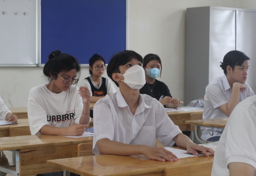 Thí sinh dự thi vào lớp 10 tại Hà Nội năm 2023.