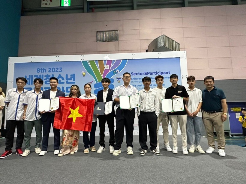 Đội tuyển học sinh Việt Nam đạt thành tích xuất sắc trong kỳ thi Olympic Khoa học quốc tế Hàn Quốc năm 2023.