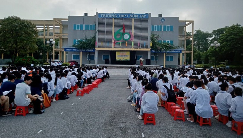 Lễ khai mạc kỳ thi tại Trường THPT Sơn Tây.