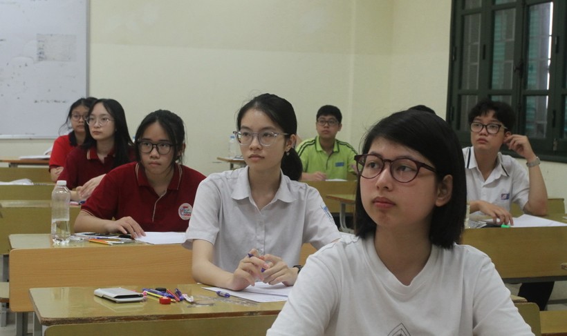 Các thí sinh tham dự kì thi lớp 10 THPT năm 2023 tại Hà Nội.