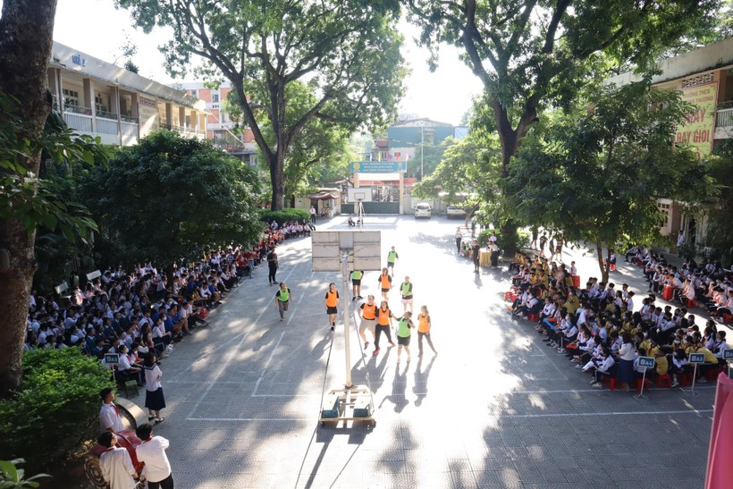 Giải bóng rổ cấp trường thu hút được sự tham gia cổ vũ của toàn thể cán bộ giáo viên, học sinh Trường THCS Khương Thượng.