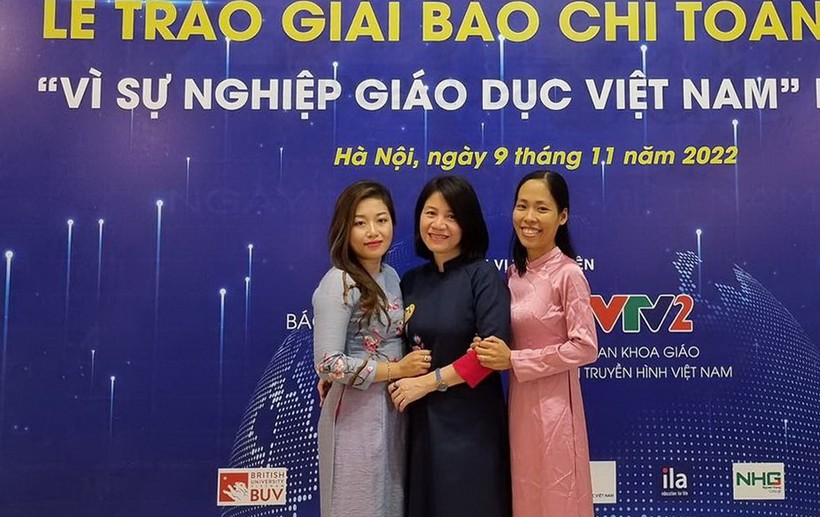 Nhóm tác giả Báo Đại Đoàn Kết đạt giải Nhất tại giải Báo chí Vì sự nghiệp Giáo dục Việt Nam năm 2022. 